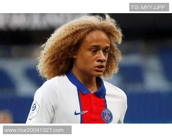 哈维西蒙斯：新星崛起的足球天才与未来的希望之路