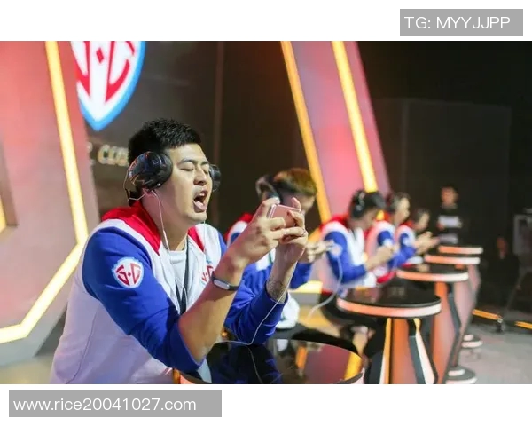 祝铭震：从青涩少年到电竞明星的成长之路与奋斗故事